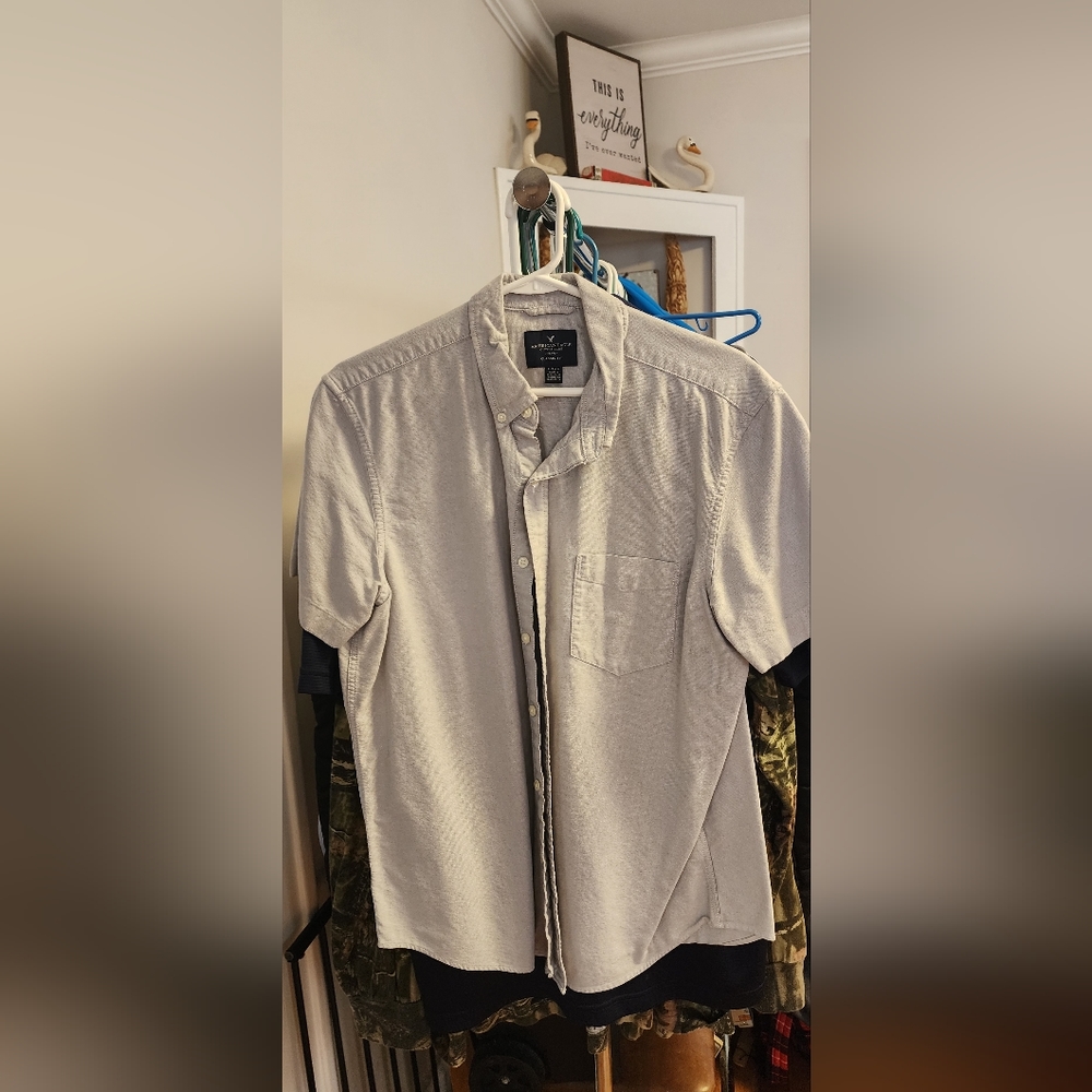 American Eagle White Shortsleeve Button Up
